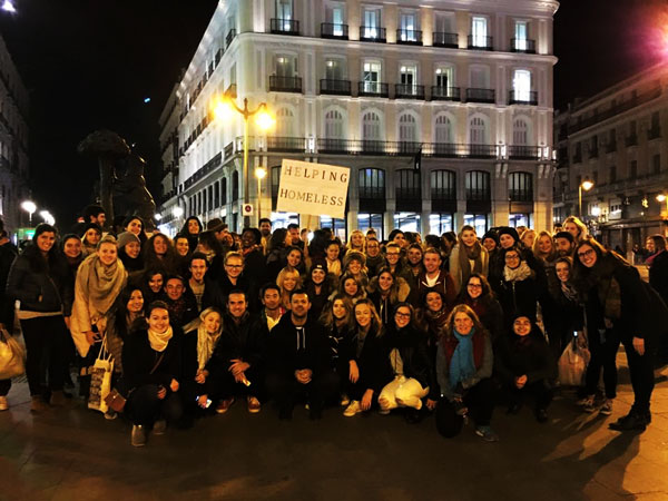 Help people without shelter in Madrid every month!